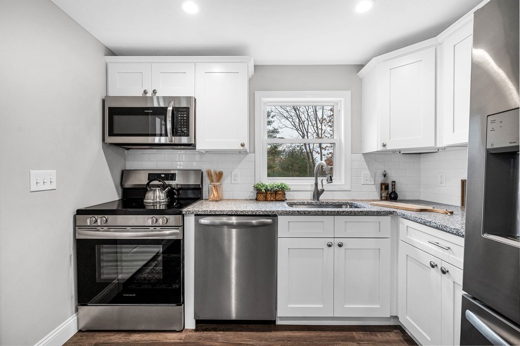 70 Kirk Drive Springfield, MA 01109 - Photo 11 of 28 Gallery Image 11