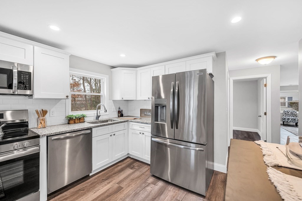 70 Kirk Drive Springfield, MA 01109 - Photo 12 of 28 Gallery Image 12