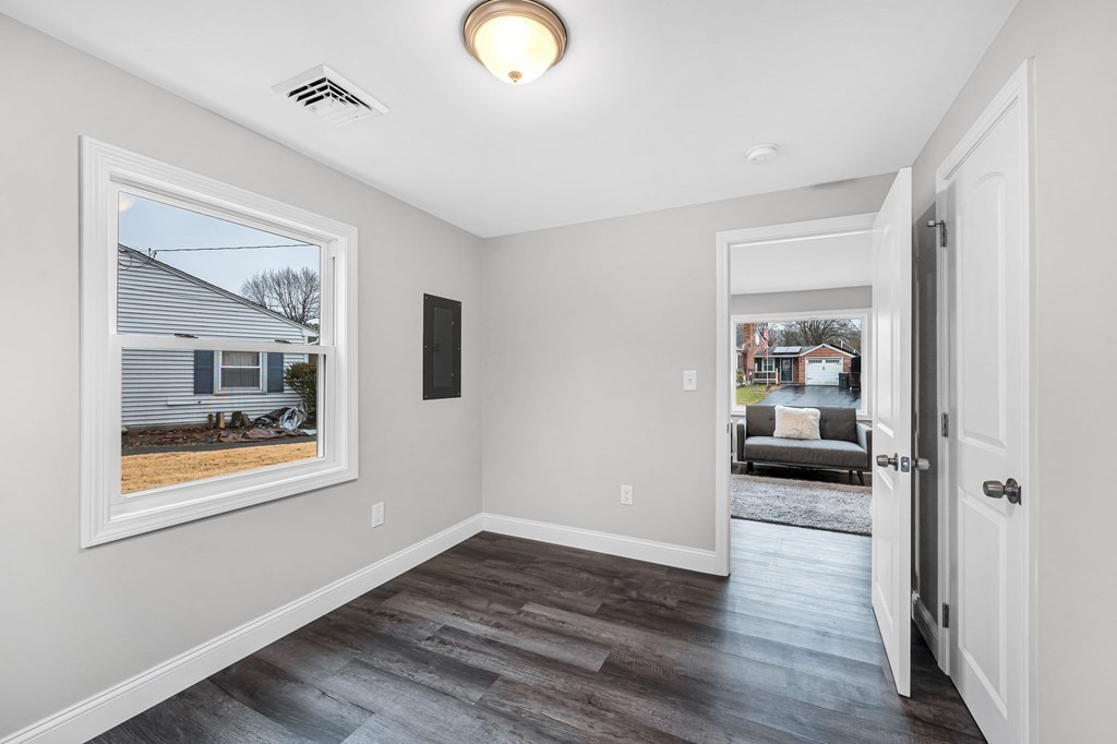 70 Kirk Drive Springfield, MA 01109 - Photo 19 of 28 Gallery Image 19