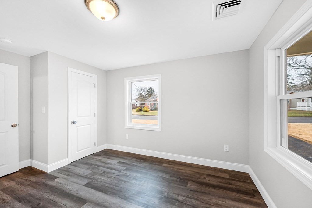 70 Kirk Drive Springfield, MA 01109 - Photo 20 of 28 Gallery Image 20