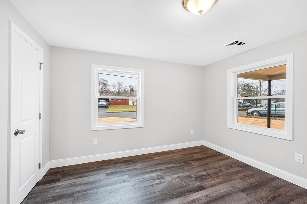 70 Kirk Drive Springfield, MA 01109 - Photo 21 of 28 Gallery Image 21