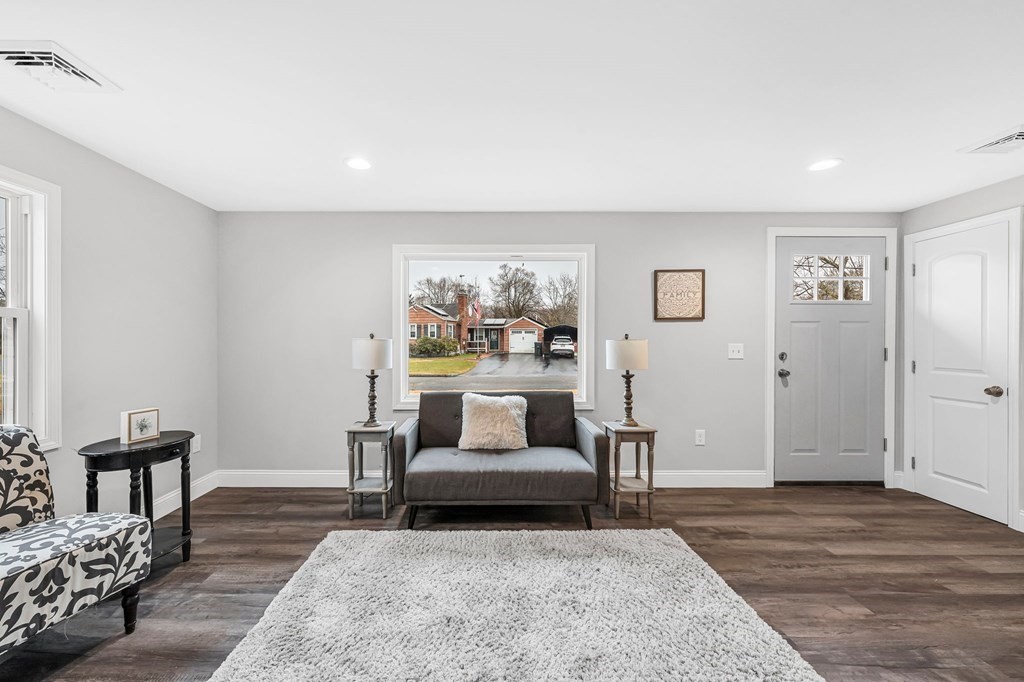 70 Kirk Drive Springfield, MA 01109 - Photo 7 of 28 Gallery Image 7