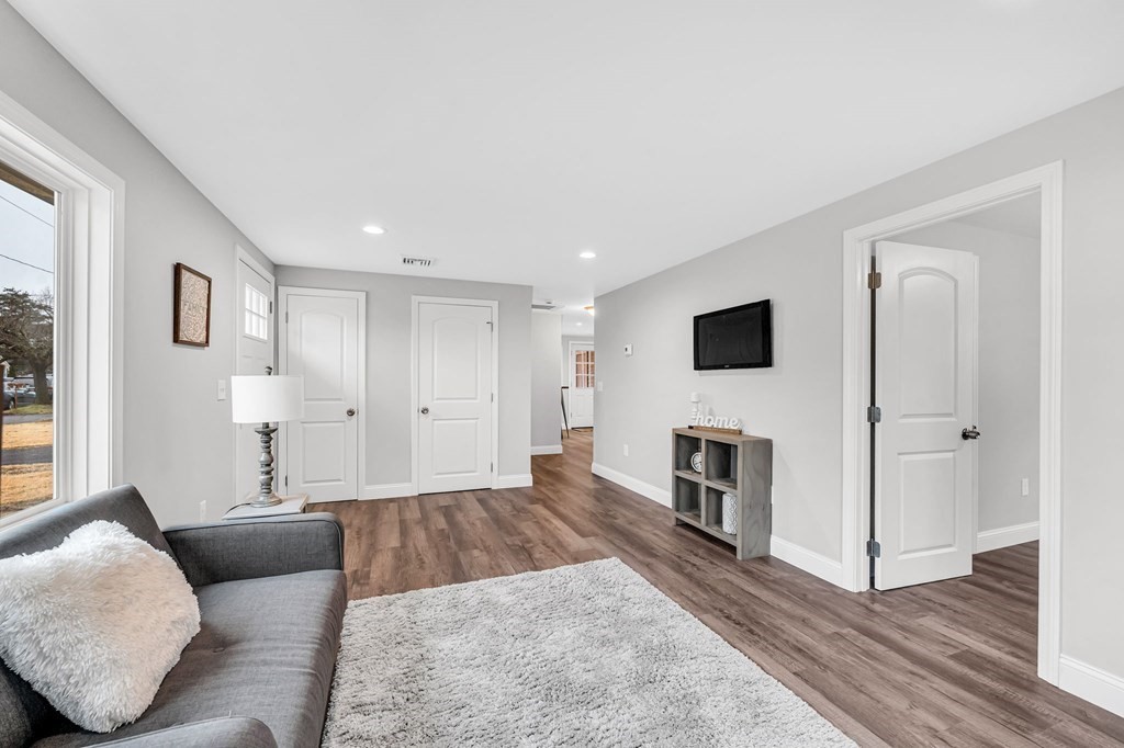70 Kirk Drive Springfield, MA 01109 - Photo 9 of 28 Gallery Image 9