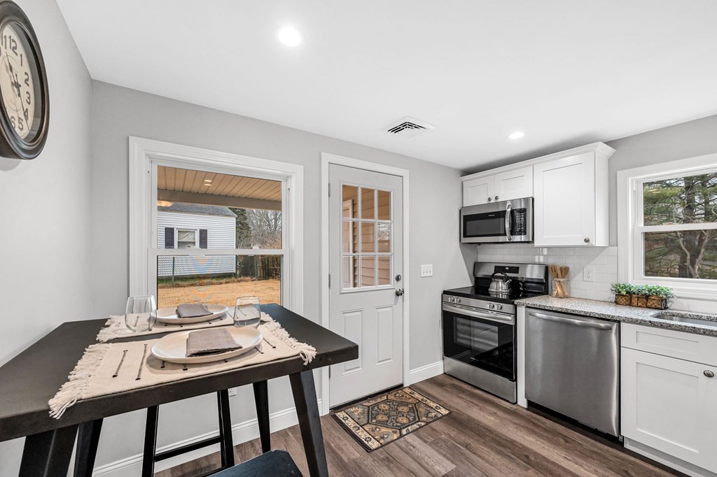 70 Kirk Drive Springfield, MA 01109 - Photo 10 of 28 Gallery Image 10