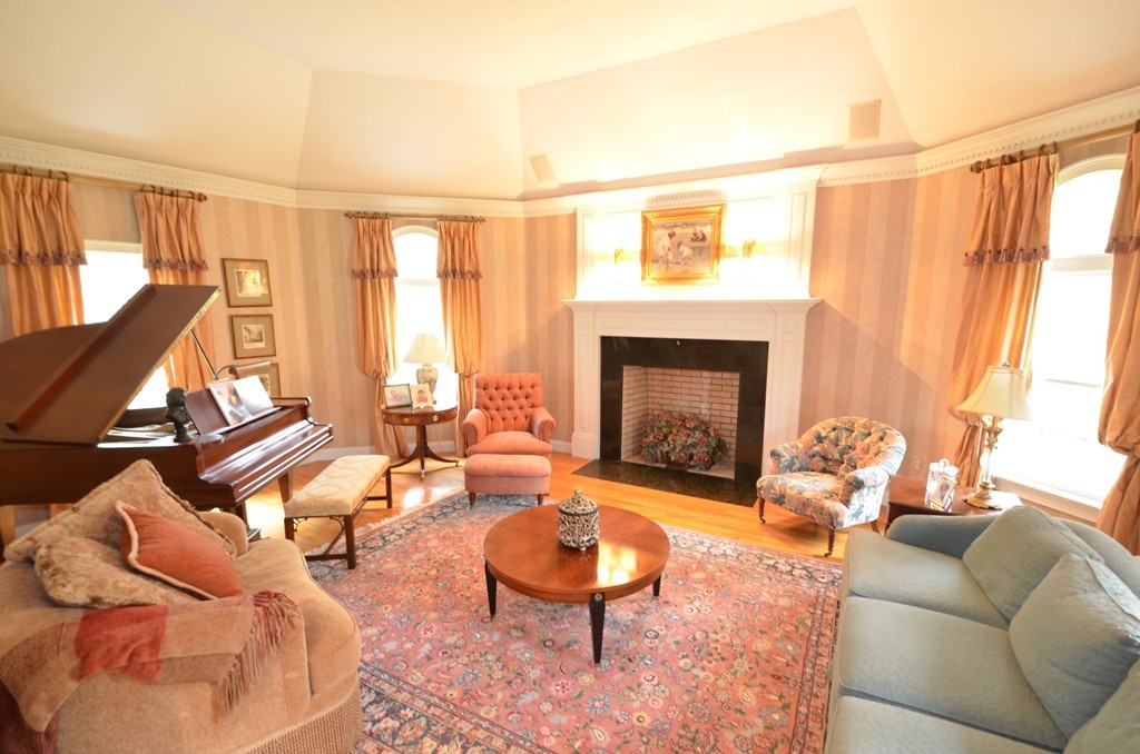 39 High Ridge Circle Franklin, MA 02038 - Photo 3 of 28 Gallery Image 3