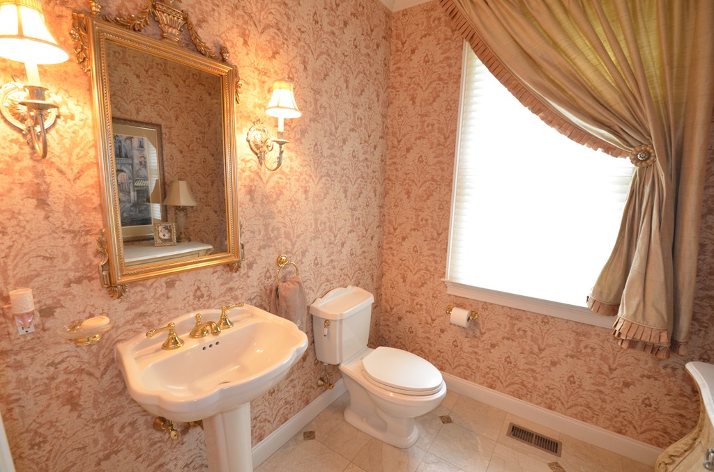 39 High Ridge Circle Franklin, MA 02038 - Photo 6 of 28 Gallery Image 6
