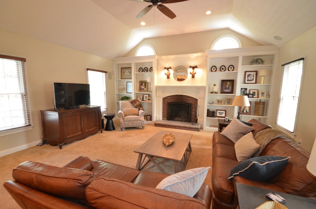 39 High Ridge Circle Franklin, MA 02038 - Photo 7 of 28 Gallery Image 7