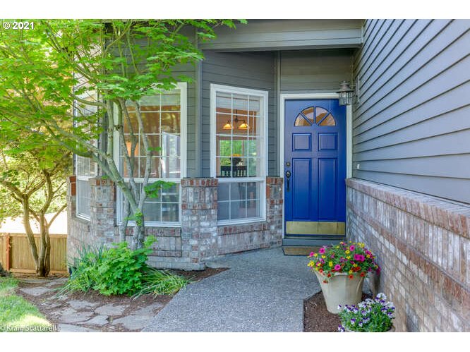 3817 Southwest Pasadena Street Portland, OR 97219 - Photo 2 of 32 Gallery Image 2