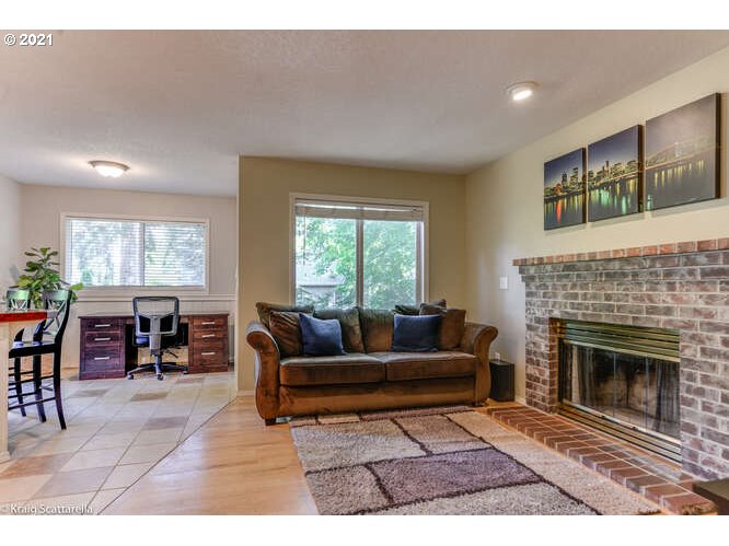 3817 Southwest Pasadena Street Portland, OR 97219 - Photo 11 of 32 Gallery Image 11
