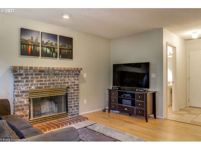 3817 Southwest Pasadena Street Portland, OR 97219 - Photo 12 of 32 Gallery Image 12