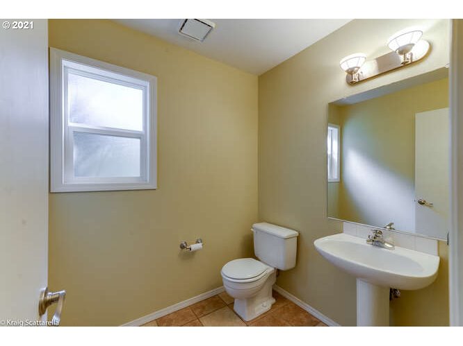 3817 Southwest Pasadena Street Portland, OR 97219 - Photo 13 of 32 Gallery Image 13