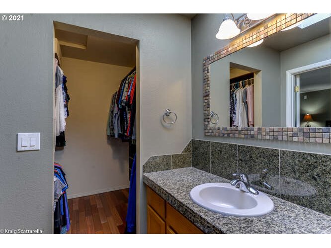 3817 Southwest Pasadena Street Portland, OR 97219 - Photo 21 of 32 Gallery Image 21