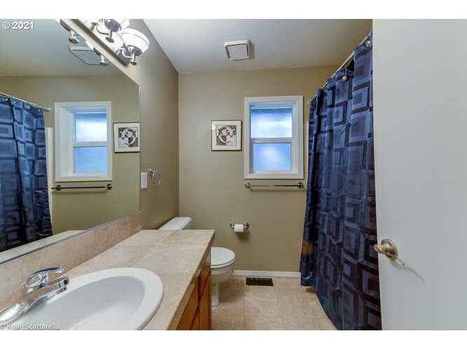 3817 Southwest Pasadena Street Portland, OR 97219 - Photo 25 of 32 Gallery Image 25