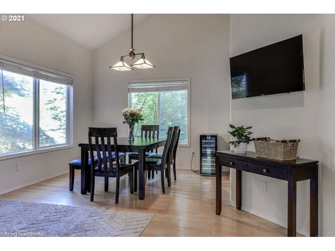 3817 Southwest Pasadena Street Portland, OR 97219 - Photo 5 of 32 Gallery Image 5