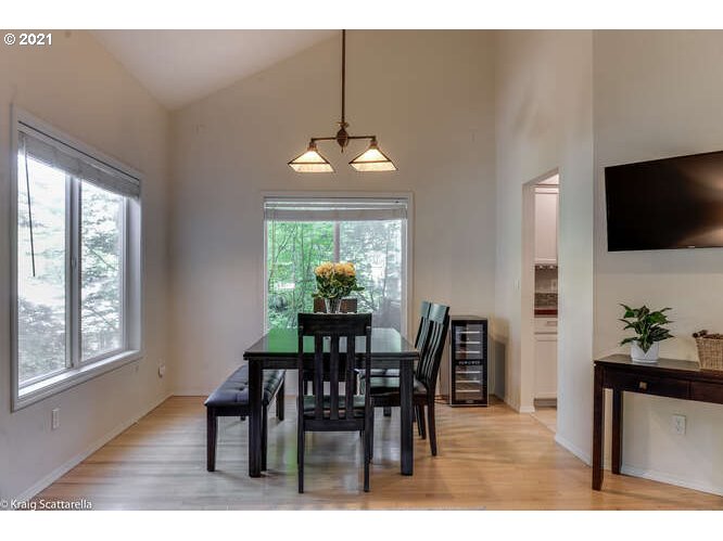 3817 Southwest Pasadena Street Portland, OR 97219 - Photo 6 of 32 Gallery Image 6