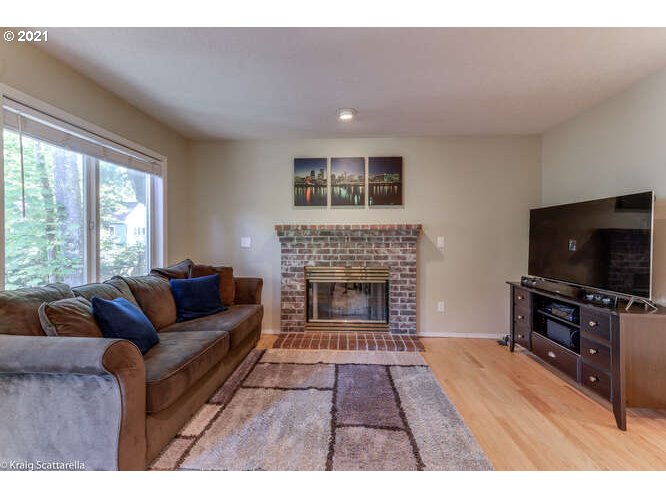 3817 Southwest Pasadena Street Portland, OR 97219 - Photo 10 of 32 Gallery Image 10