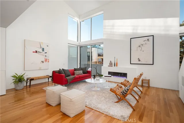 $1,750,000 | 34 South Venice Boulevard, Unit 2, Venice, CA 90291