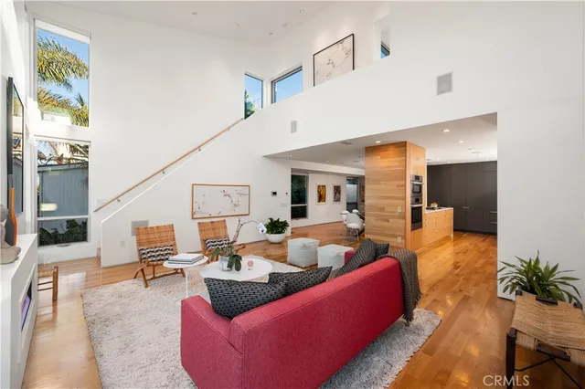 $1,750,000 | 34 South Venice Boulevard, Unit 2, Venice, CA 90291