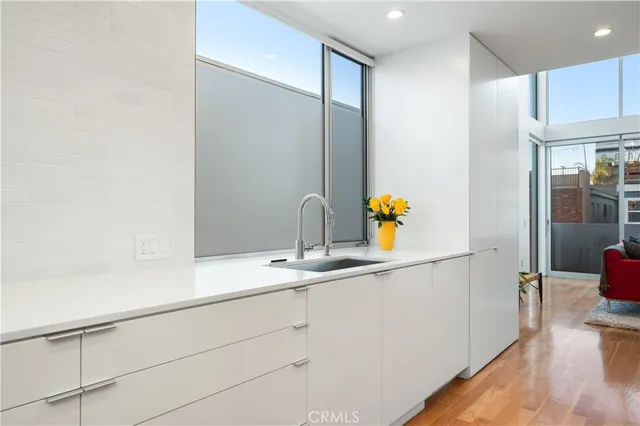 $1,750,000 | 34 South Venice Boulevard, Unit 2, Venice, CA 90291