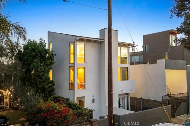 $1,750,000 | 34 South Venice Boulevard, Unit 2, Venice, CA 90291
