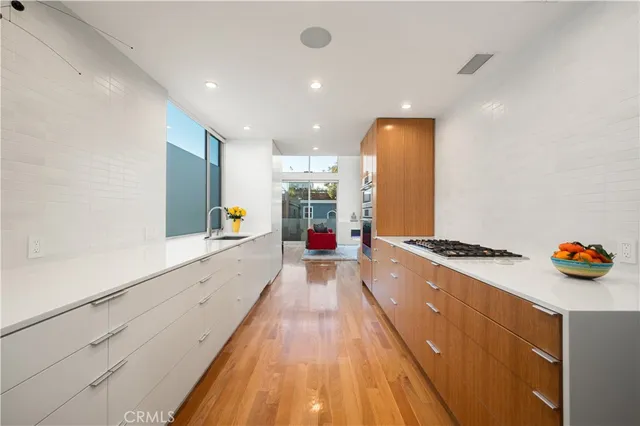 $1,750,000 | 34 South Venice Boulevard, Unit 2, Venice, CA 90291