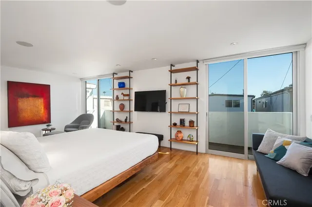 $1,750,000 | 34 South Venice Boulevard, Unit 2, Venice, CA 90291
