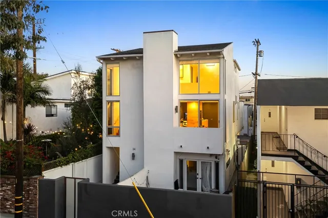 $1,750,000 | 34 South Venice Boulevard, Unit 2, Venice, CA 90291