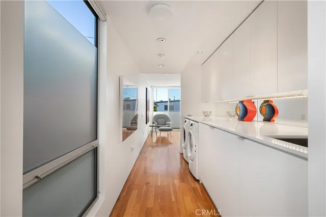 $1,750,000 | 34 South Venice Boulevard, Unit 2, Venice, CA 90291