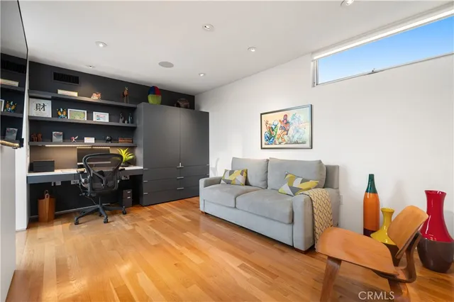 $1,750,000 | 34 South Venice Boulevard, Unit 2, Venice, CA 90291