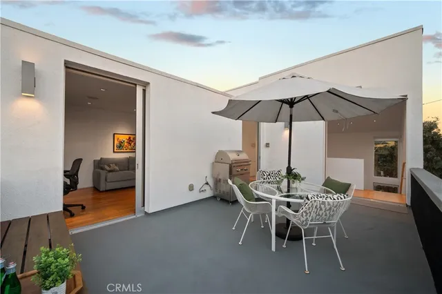 $1,750,000 | 34 South Venice Boulevard, Unit 2, Venice, CA 90291