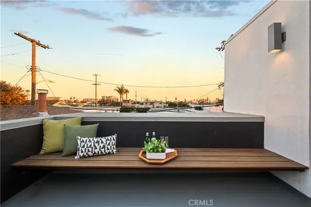 $1,750,000 | 34 South Venice Boulevard, Unit 2, Venice, CA 90291
