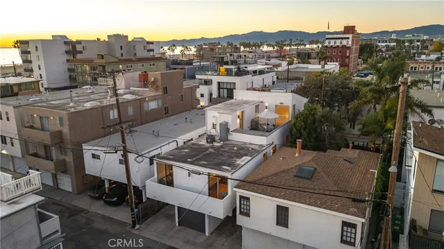 $1,750,000 | 34 South Venice Boulevard, Unit 2, Venice, CA 90291