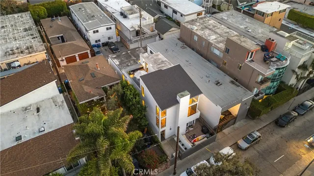 $1,750,000 | 34 South Venice Boulevard, Unit 2, Venice, CA 90291