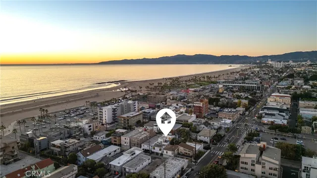 $1,750,000 | 34 South Venice Boulevard, Unit 2, Venice, CA 90291