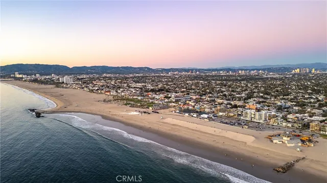 $1,750,000 | 34 South Venice Boulevard, Unit 2, Venice, CA 90291