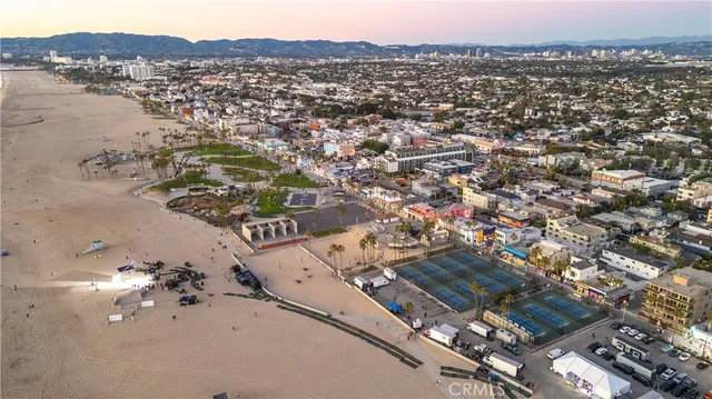 $1,750,000 | 34 South Venice Boulevard, Unit 2, Venice, CA 90291