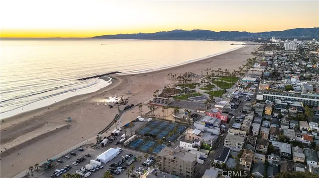 $1,750,000 | 34 South Venice Boulevard, Unit 2, Venice, CA 90291