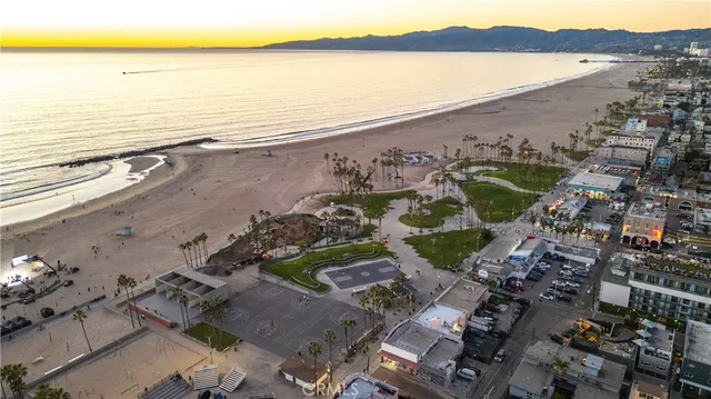 $1,750,000 | 34 South Venice Boulevard, Unit 2, Venice, CA 90291