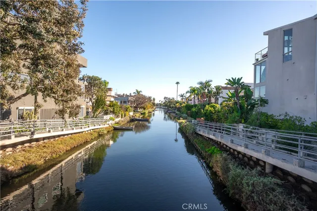 $1,750,000 | 34 South Venice Boulevard, Unit 2, Venice, CA 90291