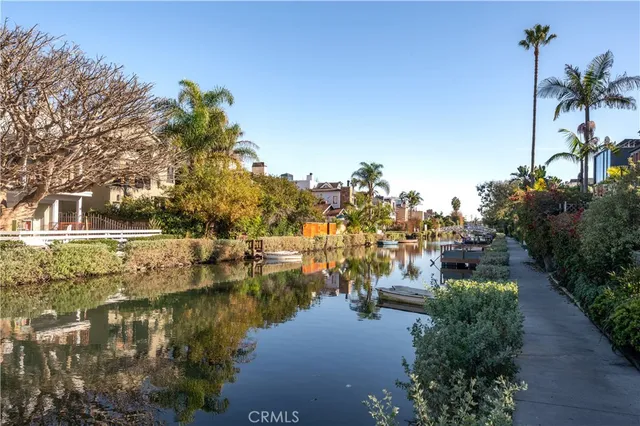 $1,750,000 | 34 South Venice Boulevard, Unit 2, Venice, CA 90291