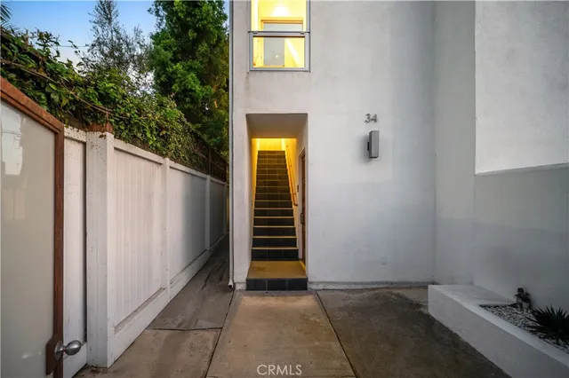 $1,750,000 | 34 South Venice Boulevard, Unit 2, Venice, CA 90291