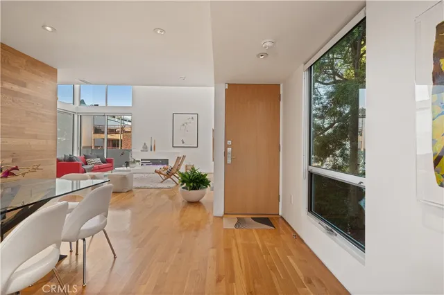 $1,750,000 | 34 South Venice Boulevard, Unit 2, Venice, CA 90291