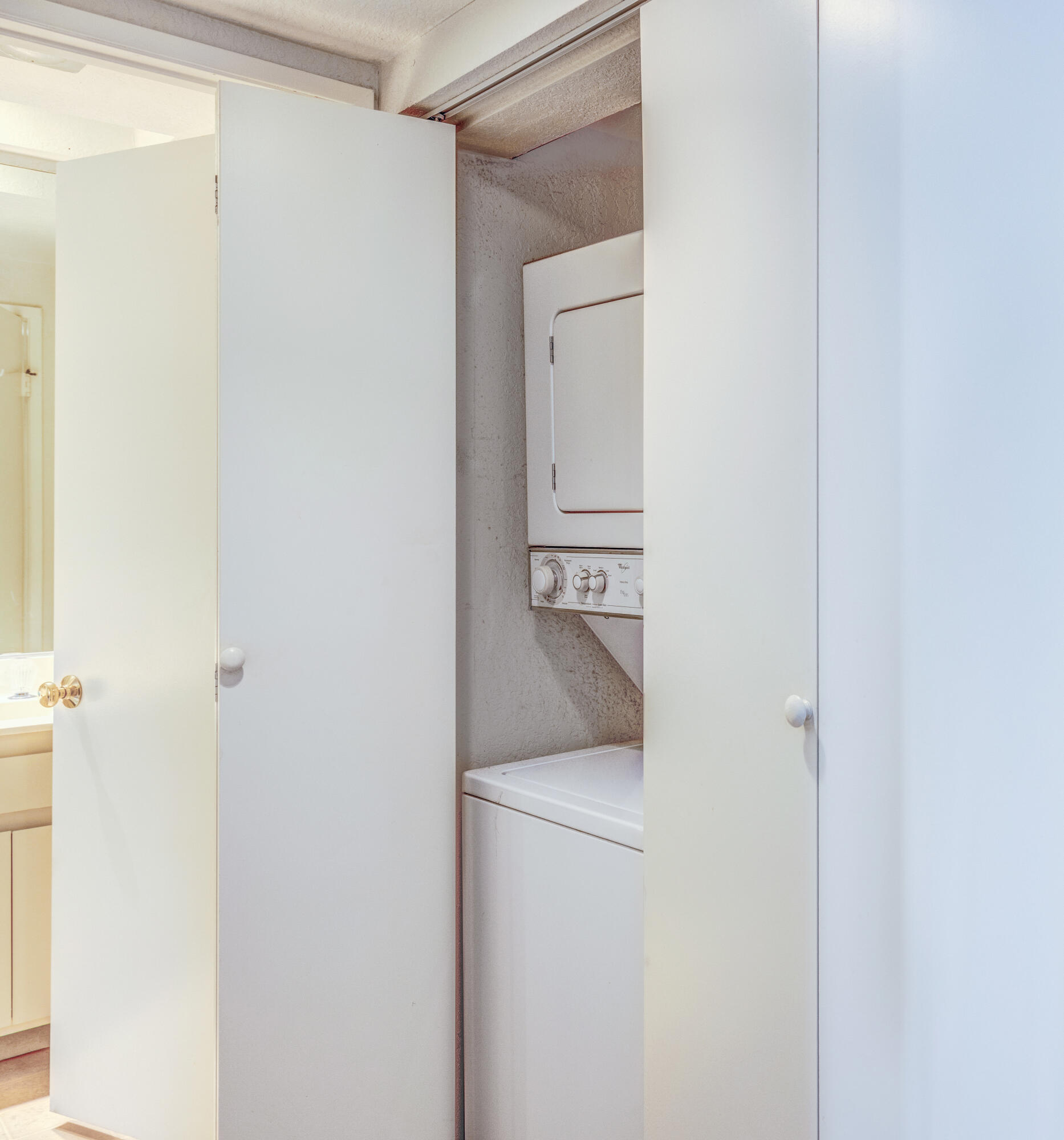 2700 Lawrence Crossley Road, Unit 9 Palm Springs, CA 92264 - Photo 18 of 27 a utility room with dryer and washer