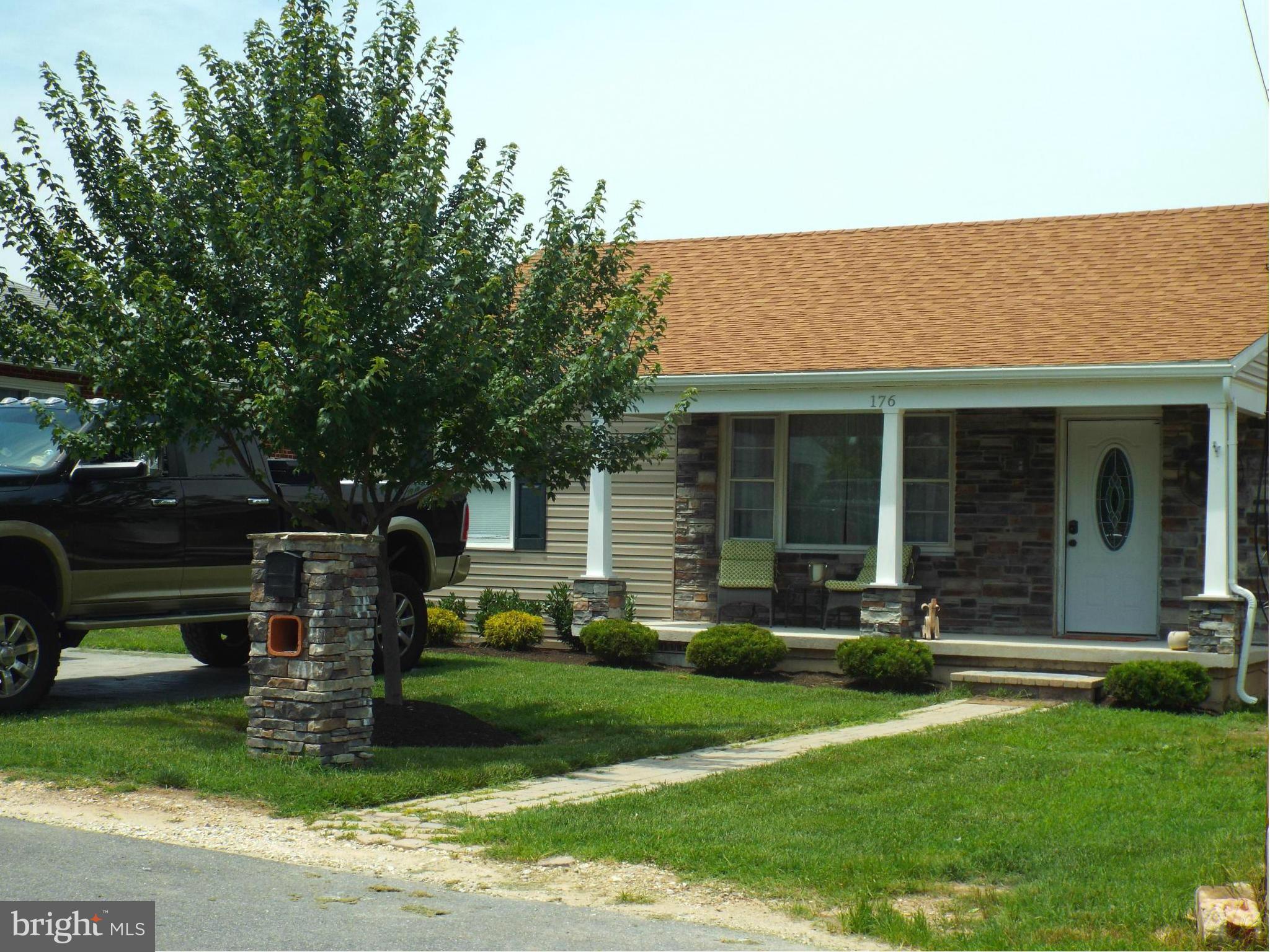 176 Dale Road Pasadena, MD 21122 - Photo 1 of 30 Stacked Stone and Pillar Front