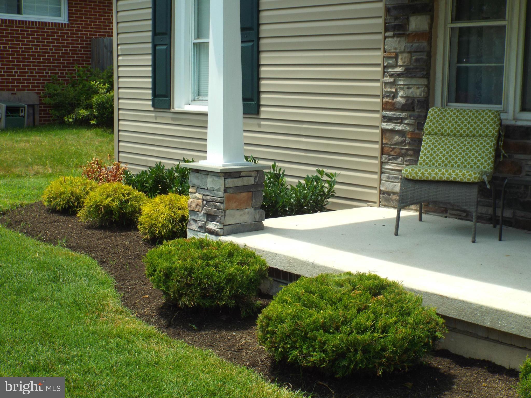 176 Dale Road Pasadena, MD 21122 - Photo 3 of 30 Landscaped for your viewing enjoyment!