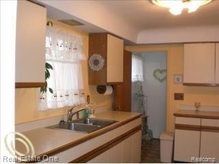 9112 Sashabaw Road Clarkston, MI 48348 - Photo 11 of 25 Kitchen 1.jpg
