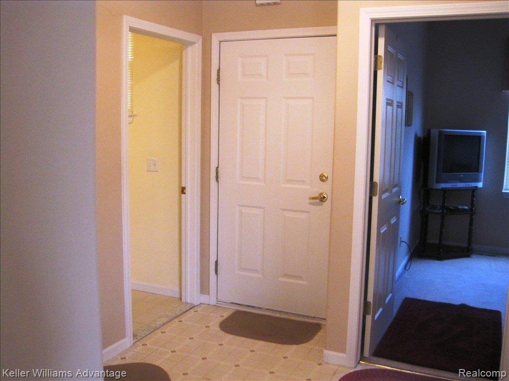 28806 Five Mile Road, Unit 1 Livonia, MI 48154 - Photo 3 of 13 Foyer
