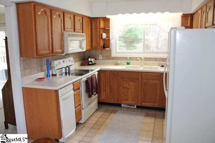232 Berry Road Pelzer, SC 29669 - Photo 12 of 28