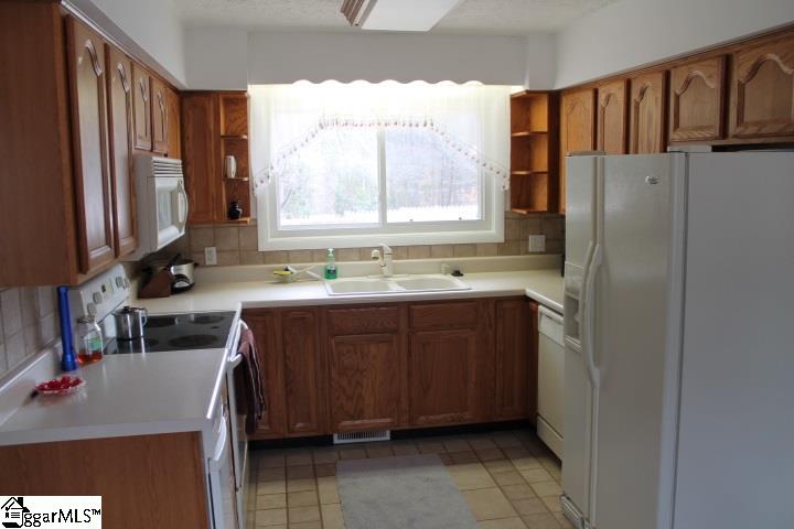 232 Berry Road Pelzer, SC 29669 - Photo 14 of 28