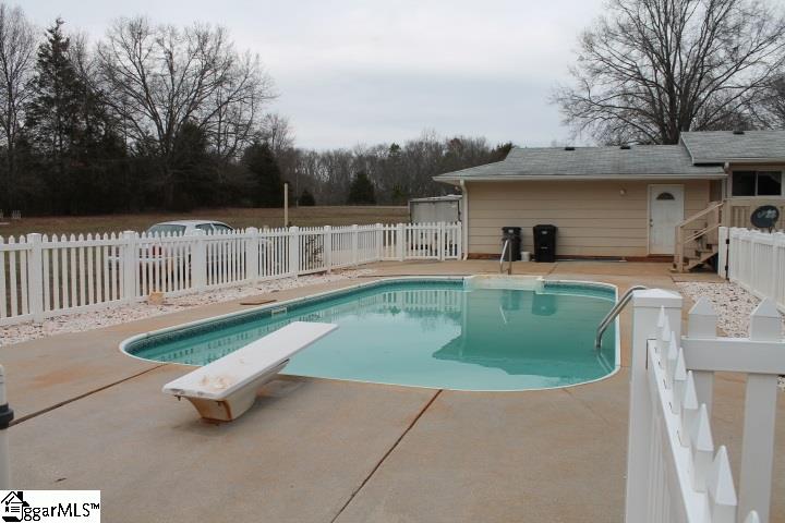 232 Berry Road Pelzer, SC 29669 - Photo 5 of 28